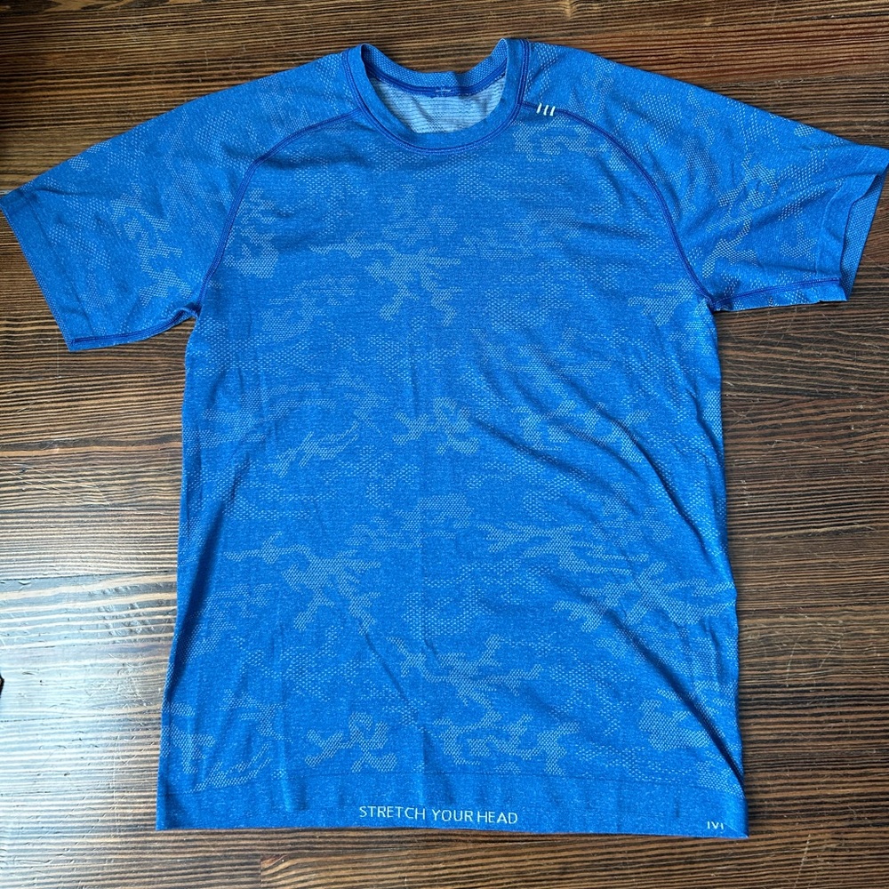 Lululemon Men's size medium Blue Athletic Shirt